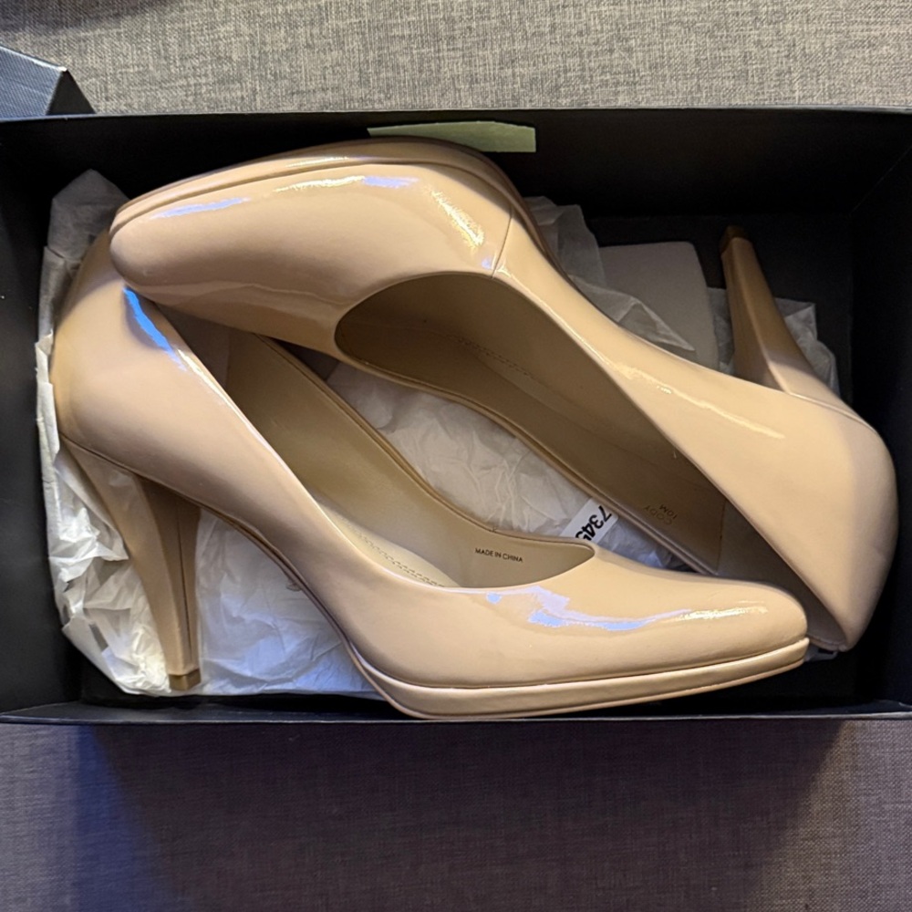 Ellen Tracy Nude Patent Heels BNWB size 10